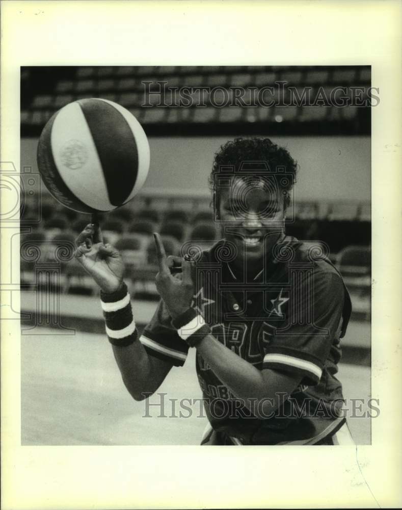 1989 Press Photo Harlem Globetrotter Basketball Player Sandra Hodge - nos16466- Historic Images