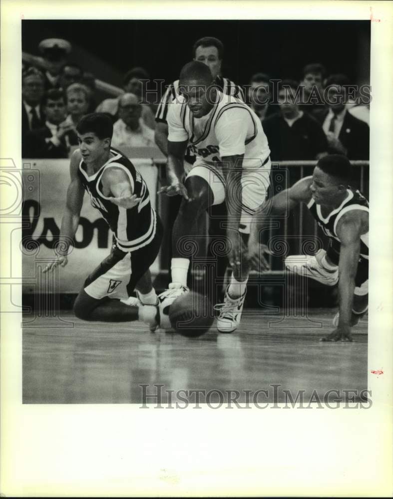 1990 Press Photo Villanova and Georgia Tech play college basketball - nos16502- Historic Images