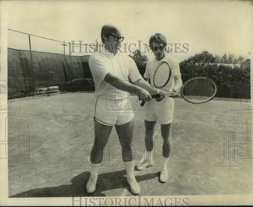 1972 Press Photo Tennis pro Upton Giles and fellow player - nos16705- Historic Images