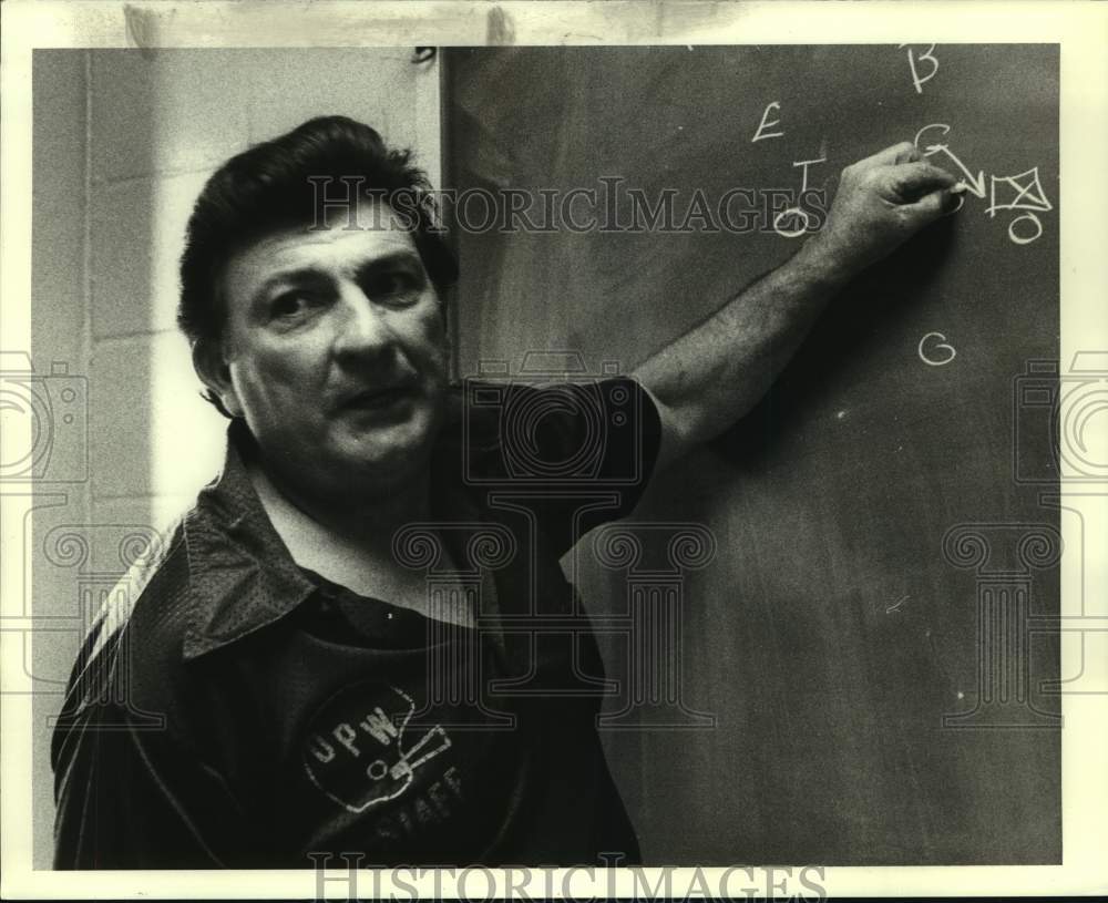 1980 Press Photo Football coach Lou Giambelluca - nos16718- Historic Images