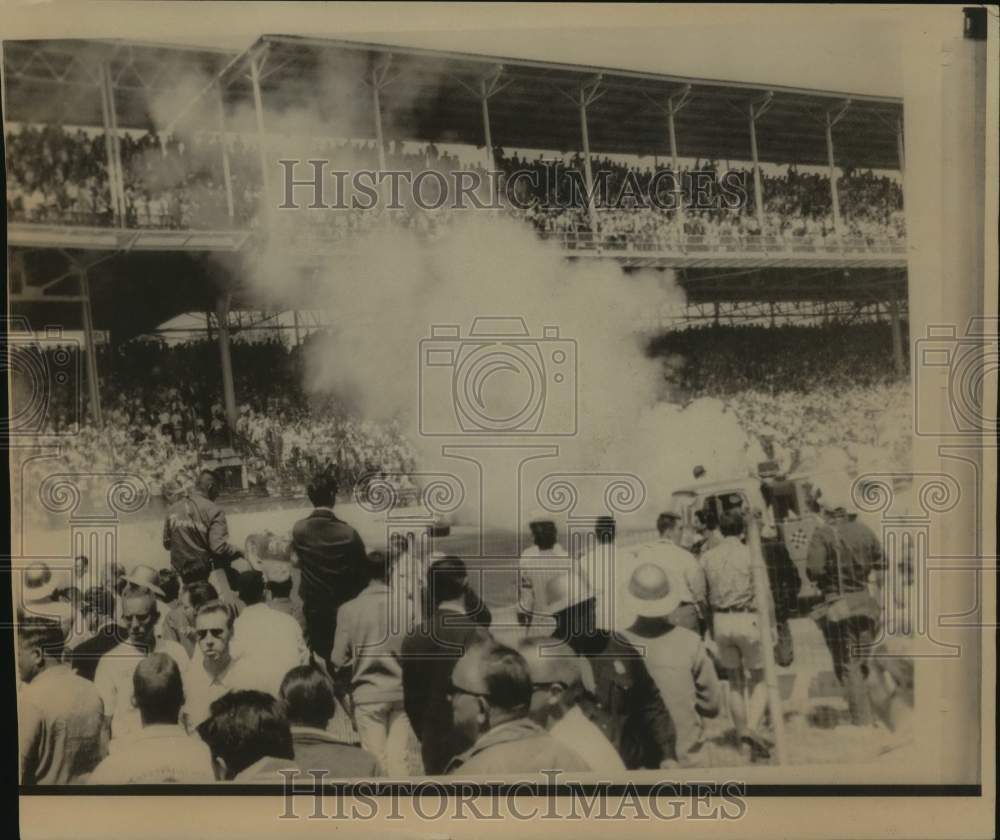 1973 Press Photo A crash in front of a packed grandstand at the Indy 500- Historic Images