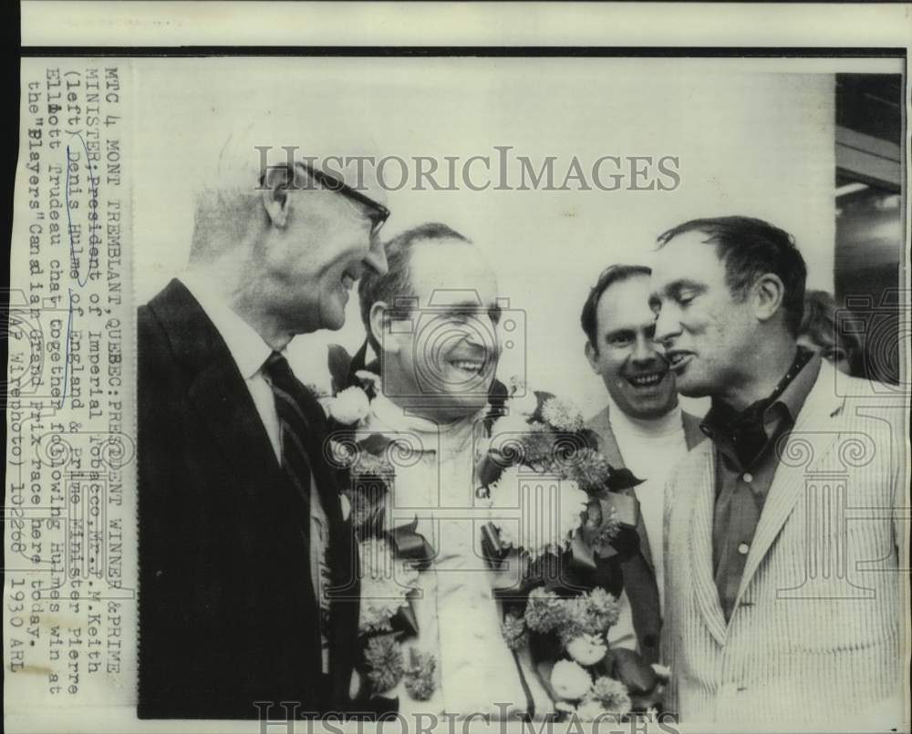 1968 Press Photo Canadian Grand Prix race winner Denis Hulme and officials- Historic Images