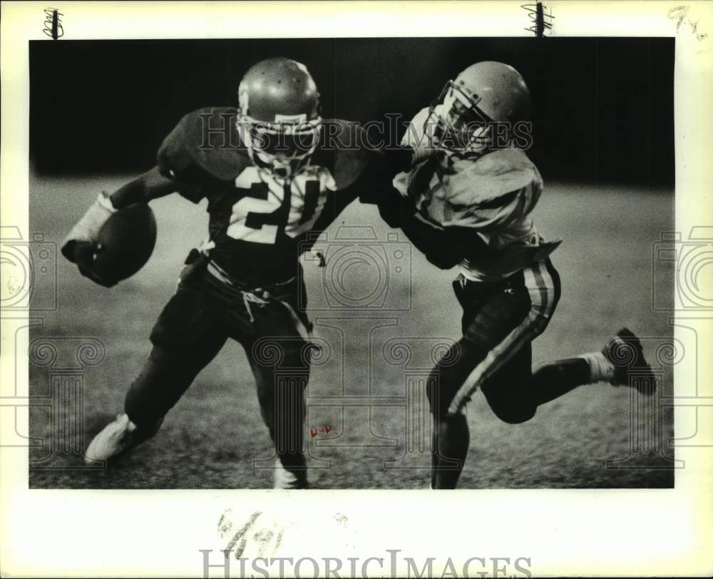 1988 Press Photo Booker T. Washington football player Keith James vs. Fortier- Historic Images