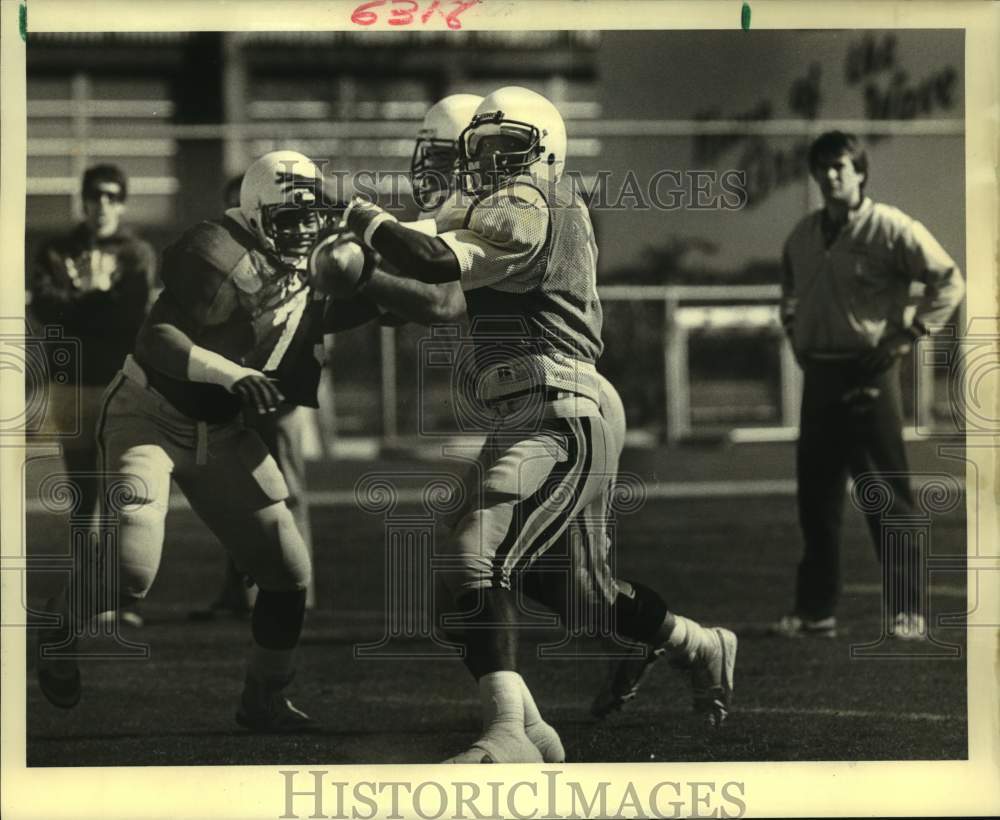 1988 Press Photo Tulane football player Terrence Jones during a scrimmage- Historic Images