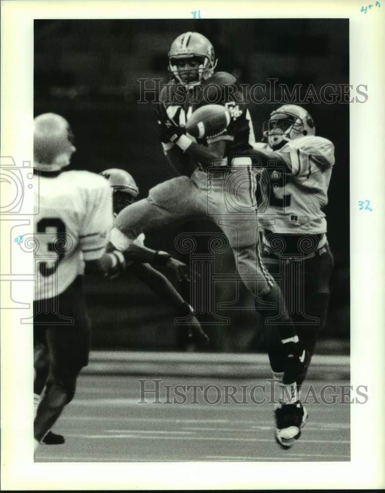 1993 Press Photo Cecilia and Karr play high school football - nos17572- Historic Images