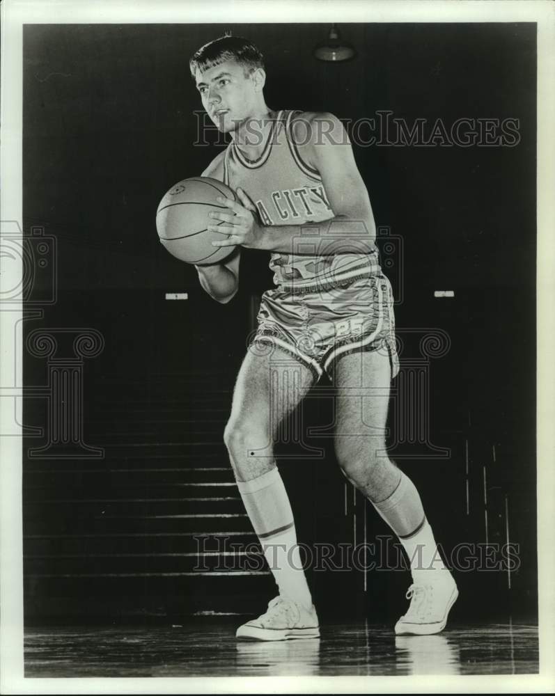 1967 Press Photo College basketball player Henry Kaper - nos17619- Historic Images