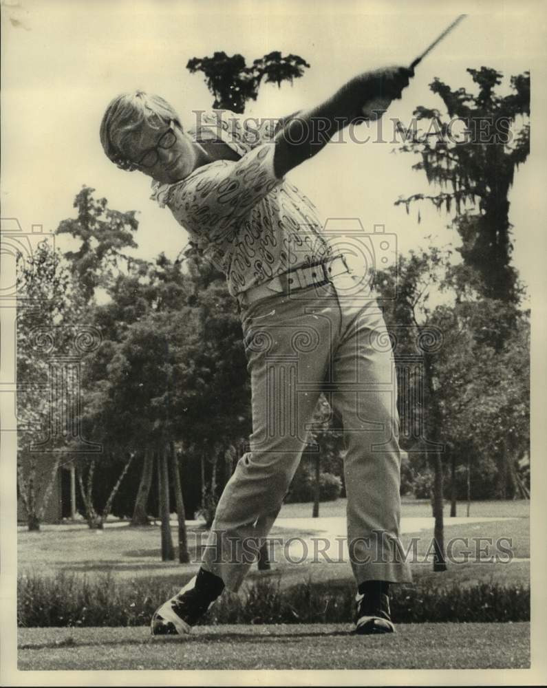 1972 Press Photo Golfer Larry Griffin Swings his Club - nos17669- Historic Images