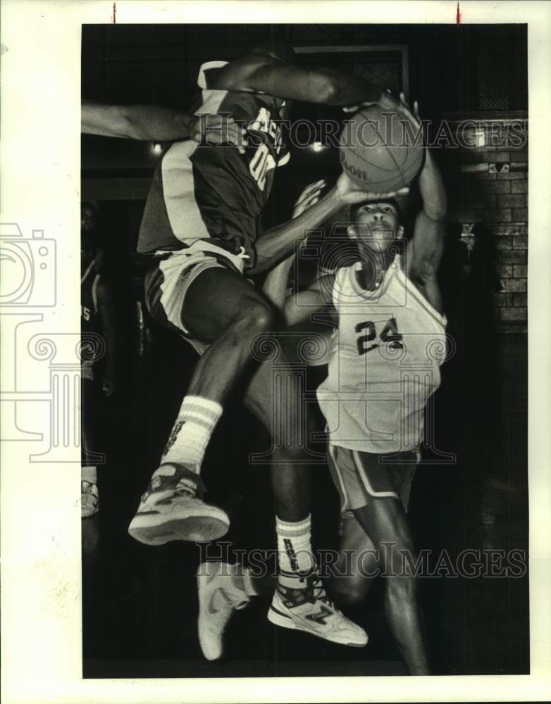 1988 Press Photo High school basketball players in action - nos17951- Historic Images