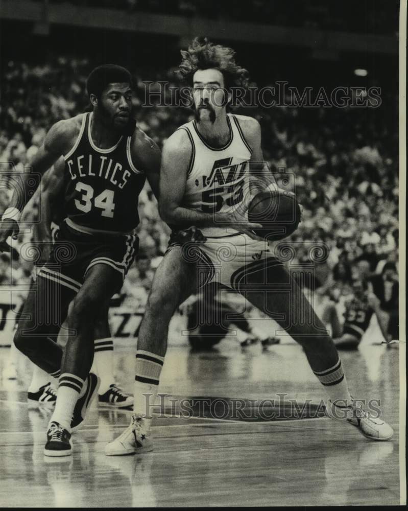 1977 Press Photo New Orleans Jazz basketball player Rich Kelley vs. Celtics- Historic Images