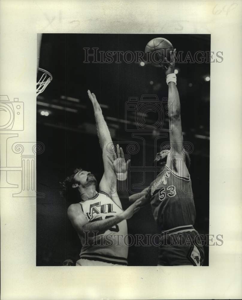 1977 Press Photo New Orleans Jazz basketball player Rich Kelley vs. Chicago- Historic Images