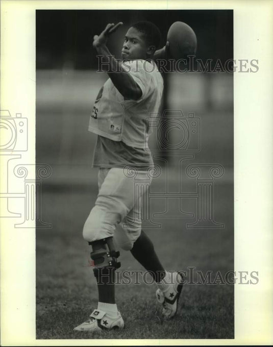 1989 Press Photo Football - Shaw High School's Vance Joseph in Knee Brace- Historic Images