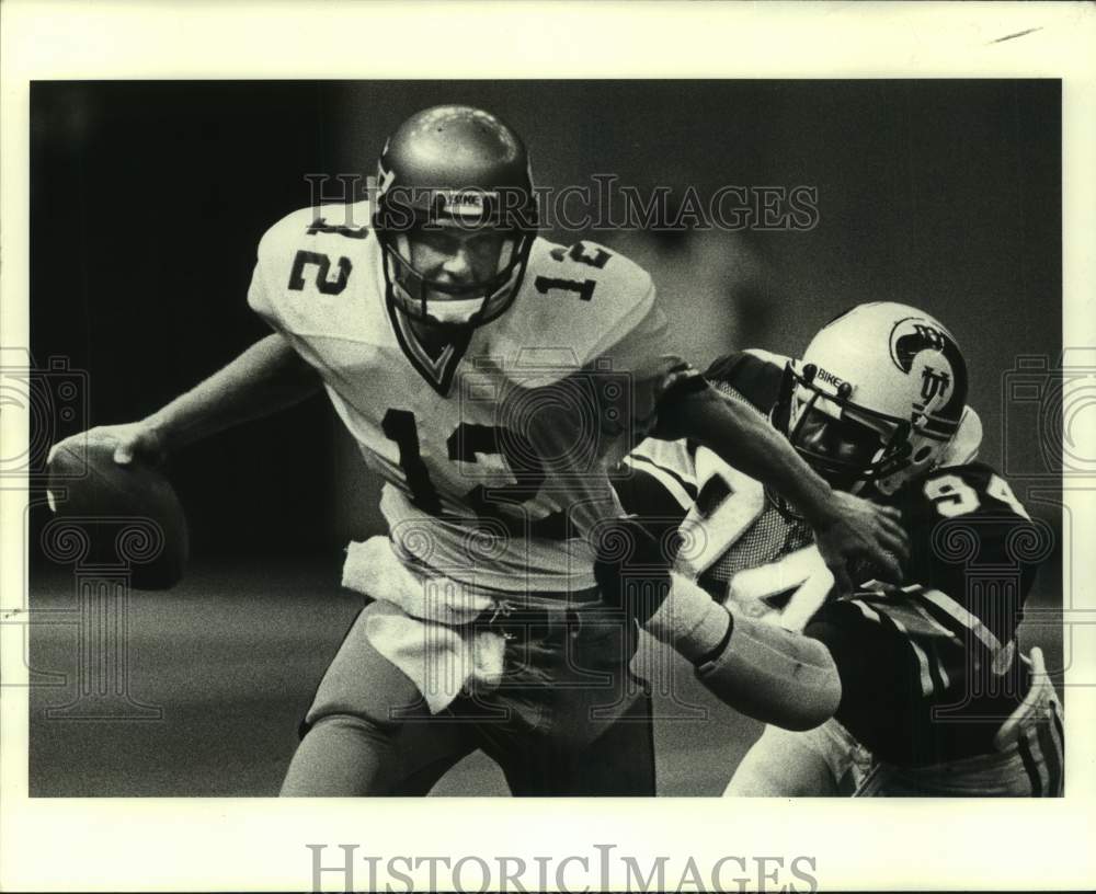 1982 Press Photo Tulane football player Lester Lavalais in action - nos18302- Historic Images