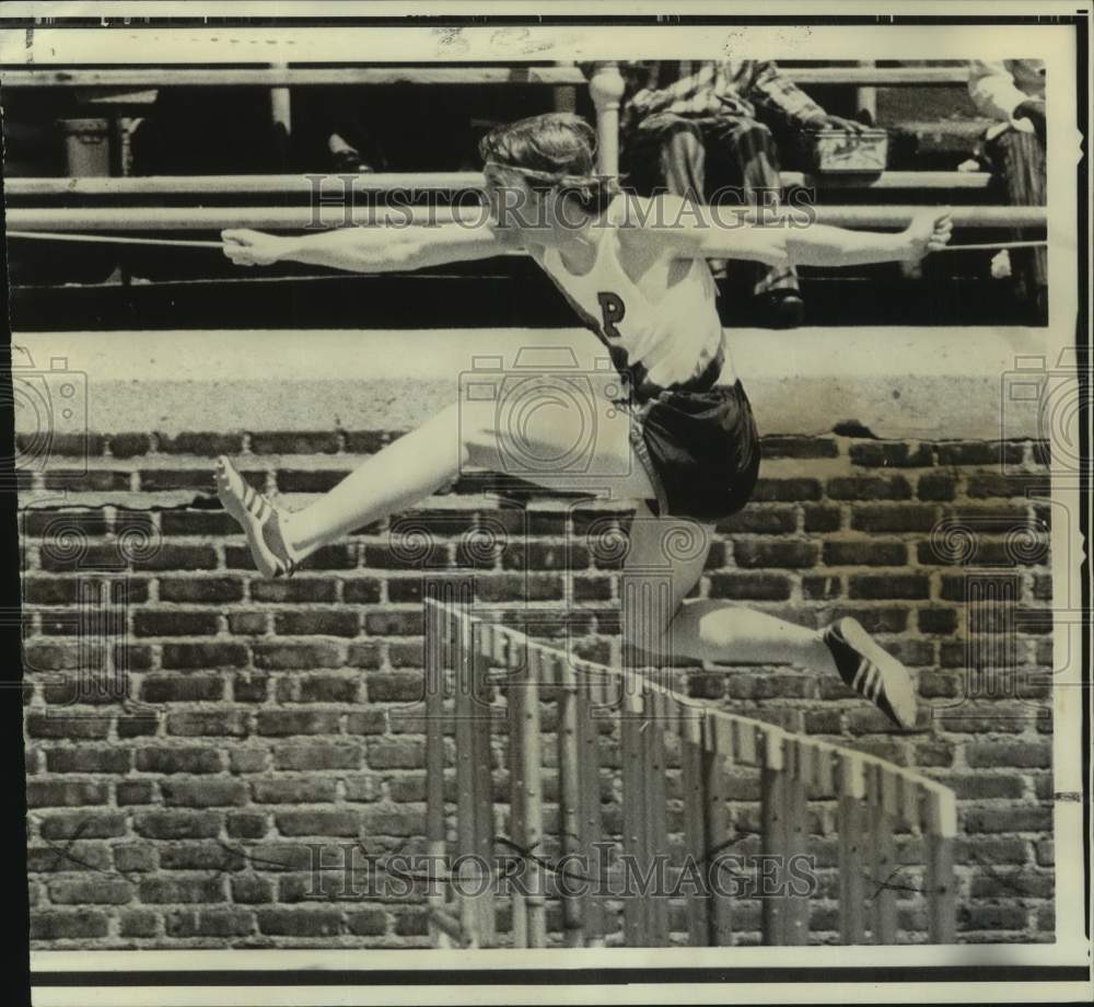 1971 Press Photo Princeton college hurdler Andy Kappel in Penn Relays- Historic Images