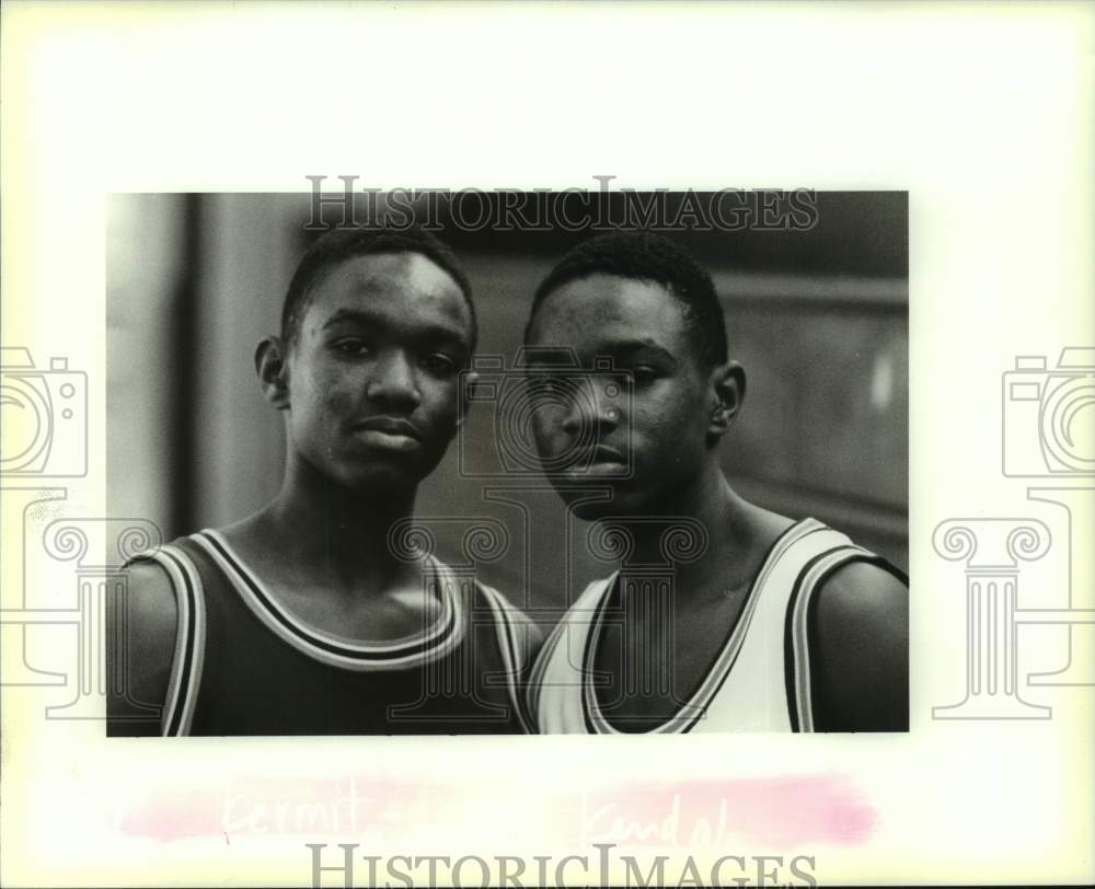 Press Photo Karr High basketball players and twin brothers Kermit &amp; Kendal Smith- Historic Images