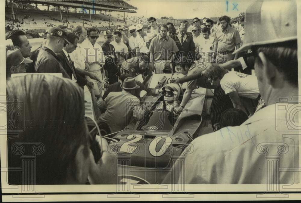 1971 Press Photo Race driver Steve Krisiloff at the Indy 500 - nos18455- Historic Images