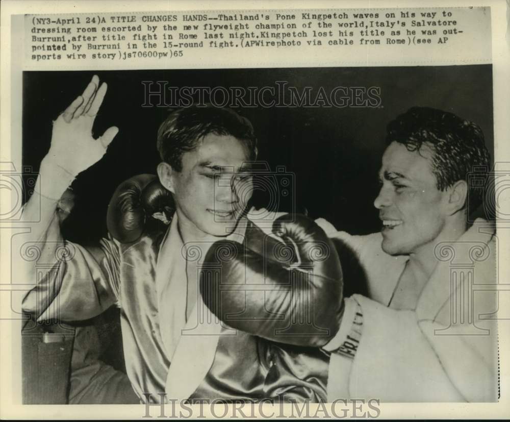 1965 Press Photo Boxers Pone Kingpetch and Salvatore Burruni after a bout- Historic Images