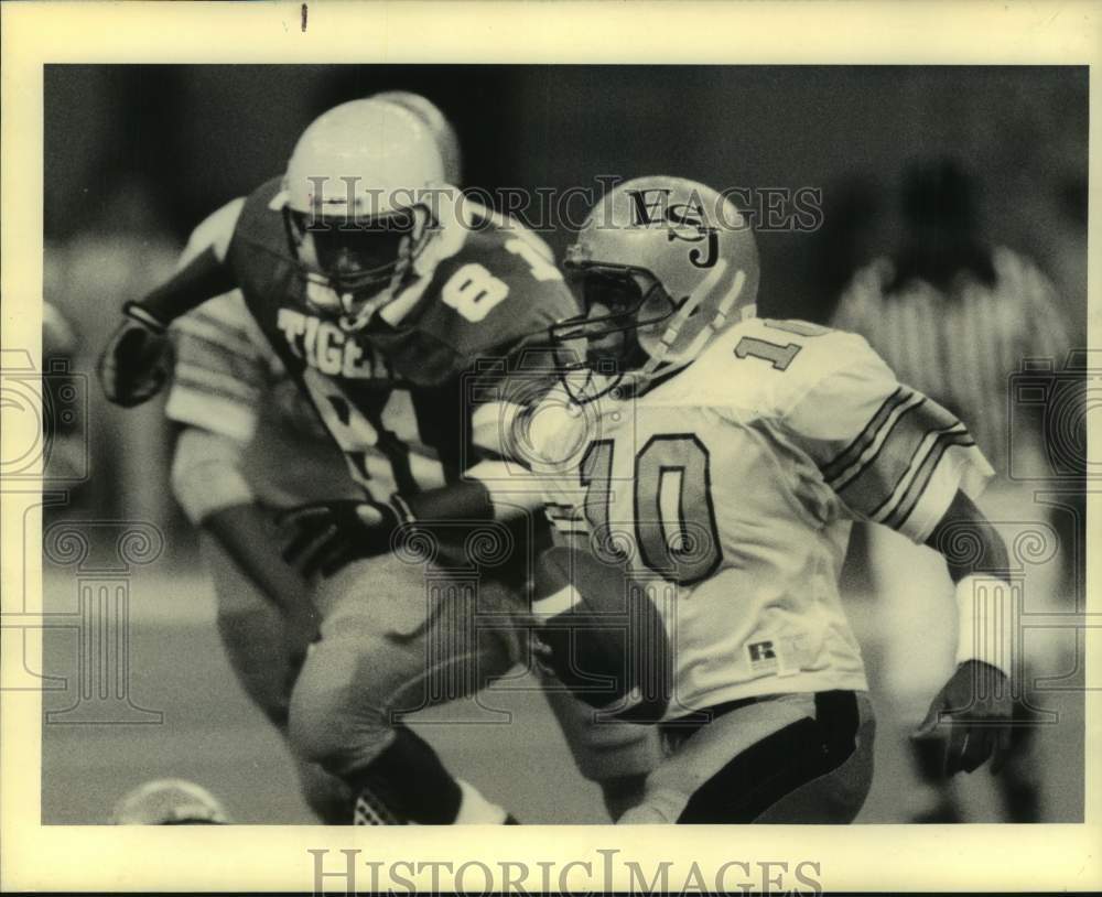 1990 Press Photo Football - East St. John&#39;s Kenneth Jackson in Jamboree- Historic Images