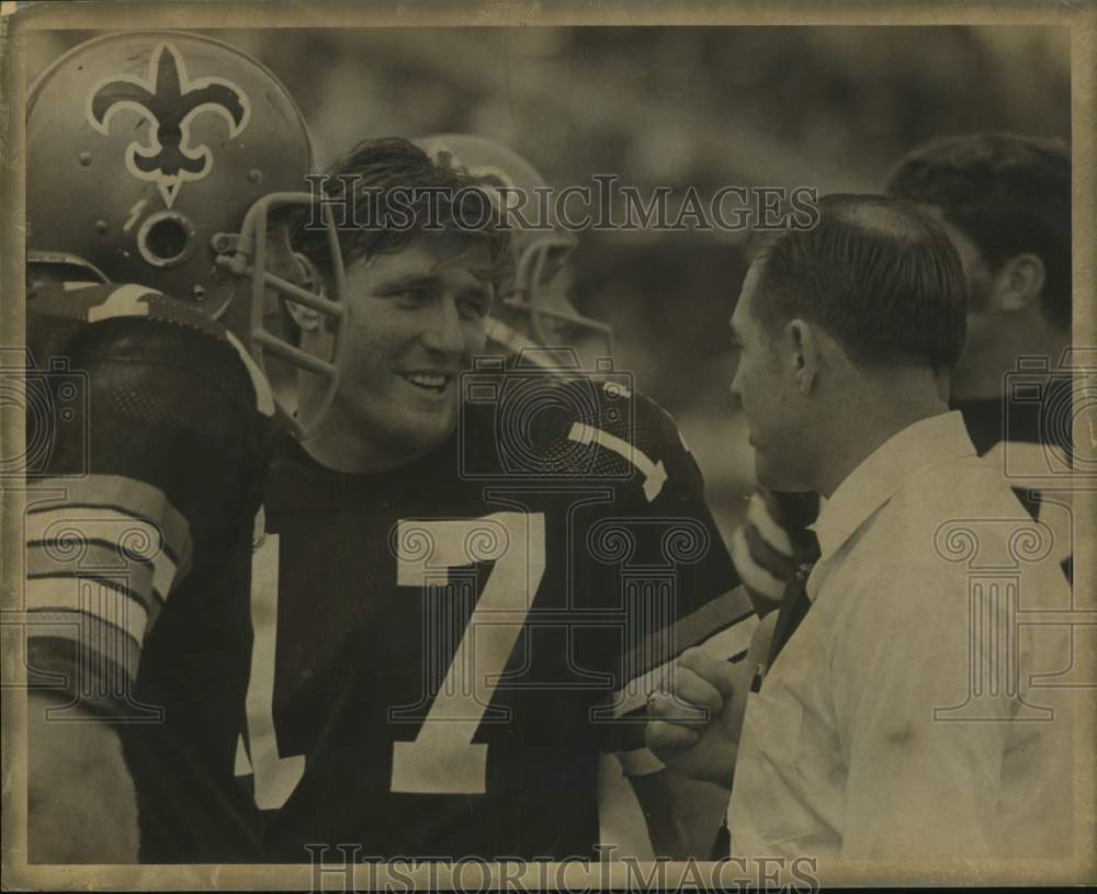 Press Photo New Orleans Saints football player Billy Kilmer with J.D. Roberts- Historic Images