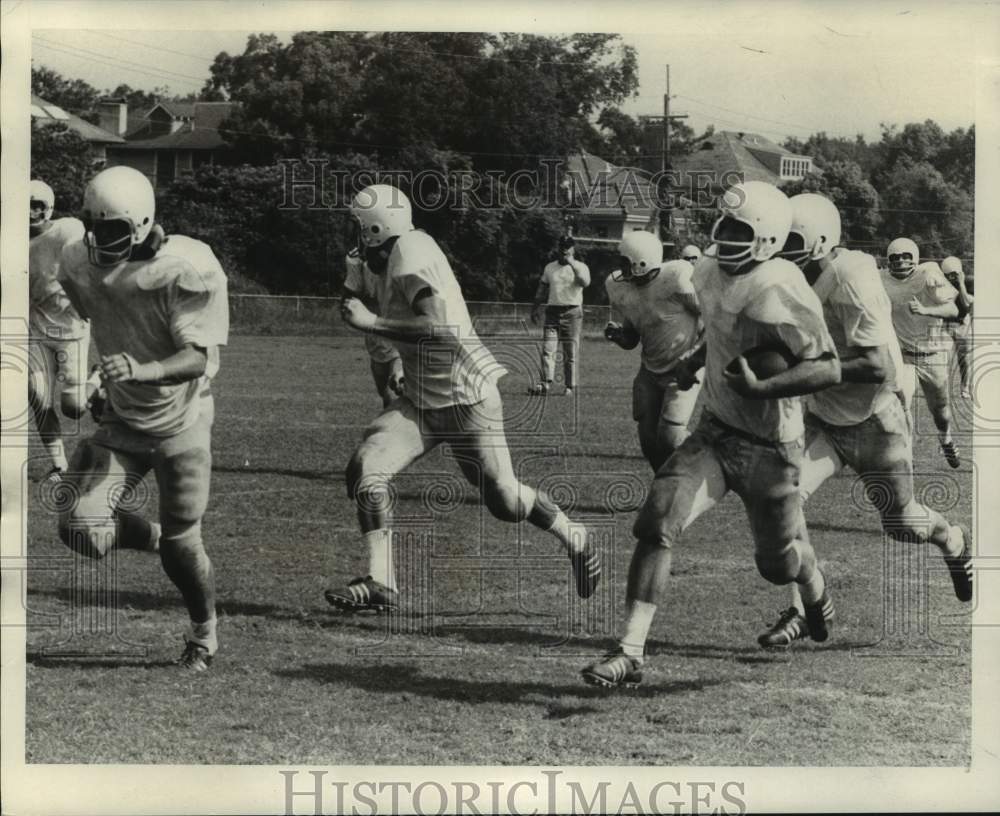 1970 Press Photo Tulane college football player Maxie LeBlanc during scrimmage- Historic Images