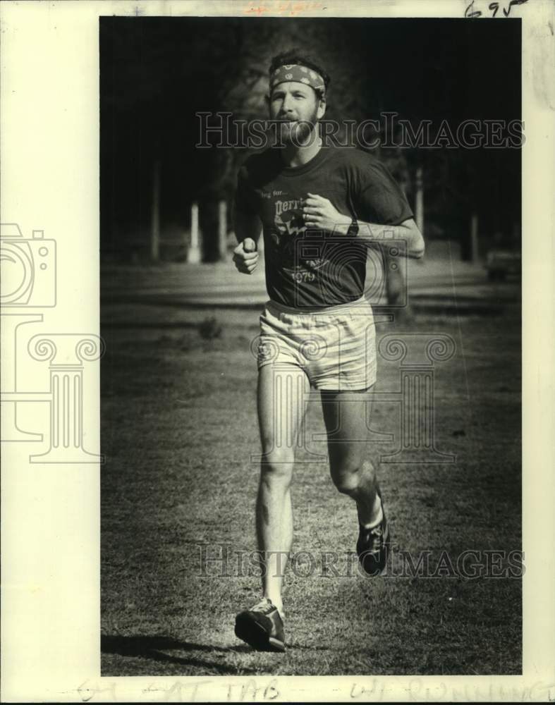 1979 Press Photo A Mardi Gras Marathon runner - nos18833- Historic Images