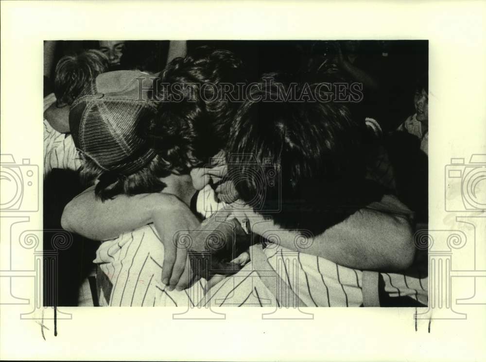 1980 Press Photo Jesuit High baseball players celebrate Classs AAAA baseball win- Historic Images