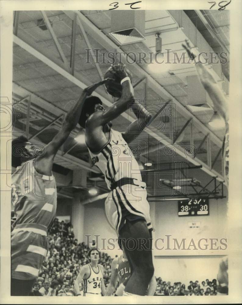 1973 Press Photo LSU-New Orleans basketball player Mel Henderson vs. Tulane- Historic Images