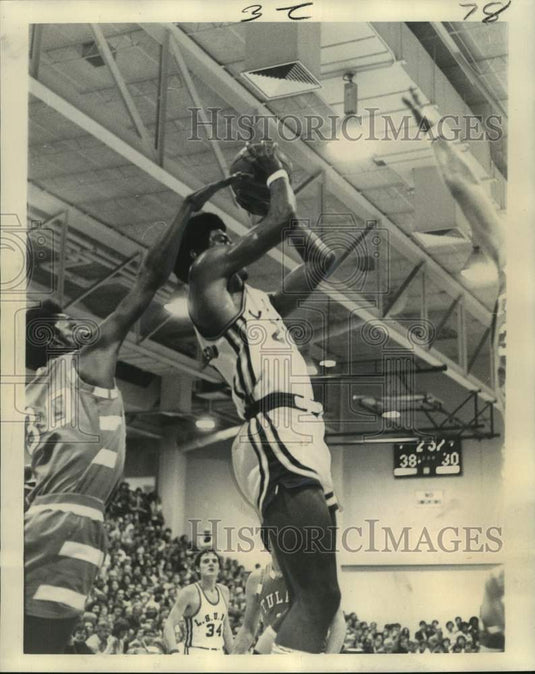 1973 Press Photo LSU-New Orleans basketball player Mel Henderson vs. Tulane- Historic Images