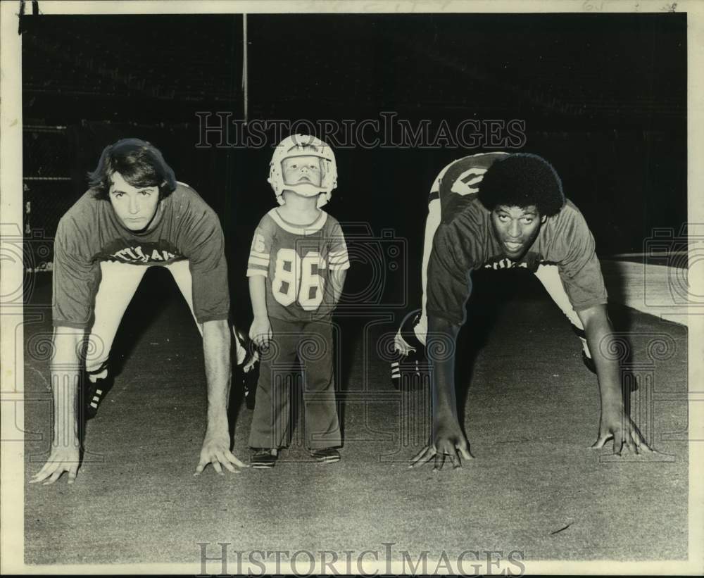 1973 Press Photo Football - Tulane&#39;s John Jolin &amp; Charlie Hall with Chad Jackson- Historic Images