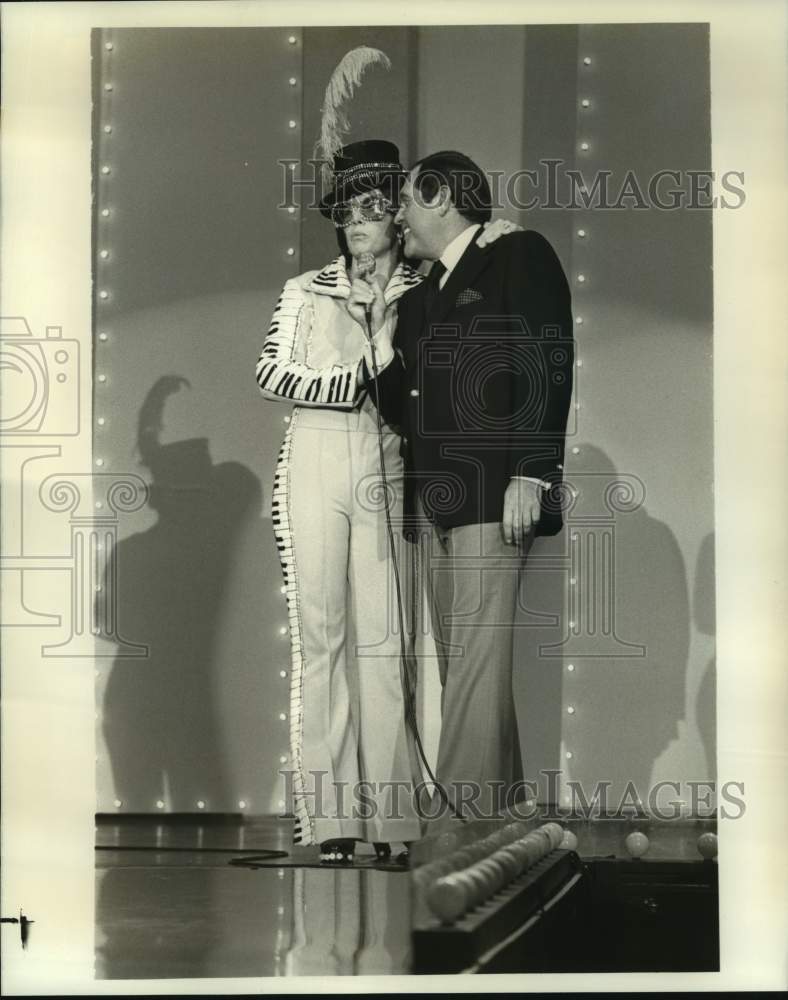 Press Photo Tennis player Billie Jean King, Alan King, &quot;All-Star Salute&quot; TV show- Historic Images