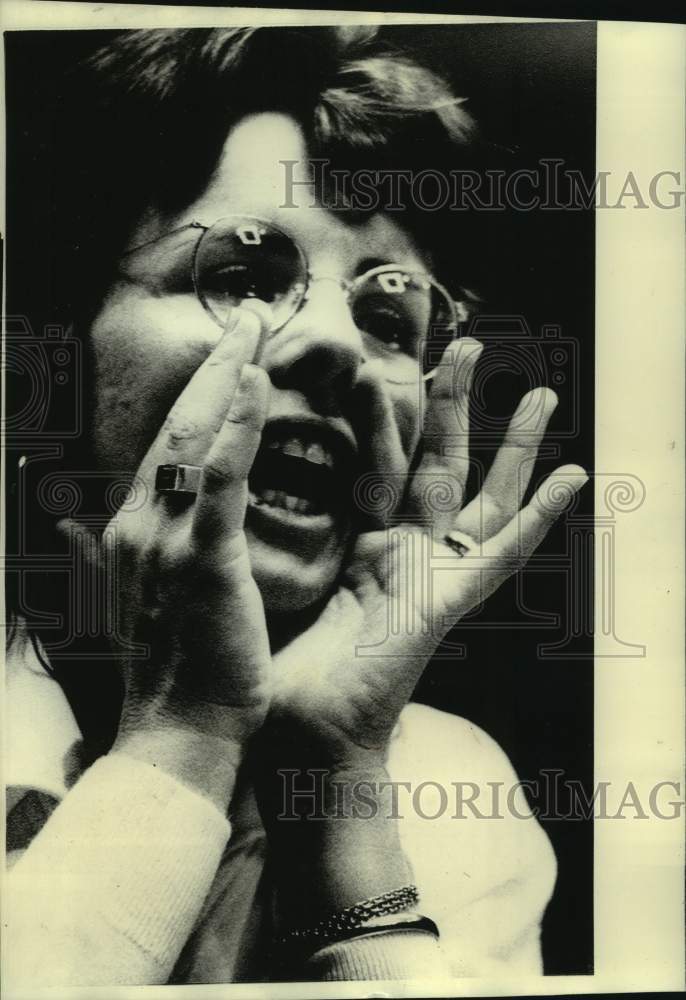 1974 Press Photo Philadelphia Freedoms team tennis player/coach Billie Jean King- Historic Images