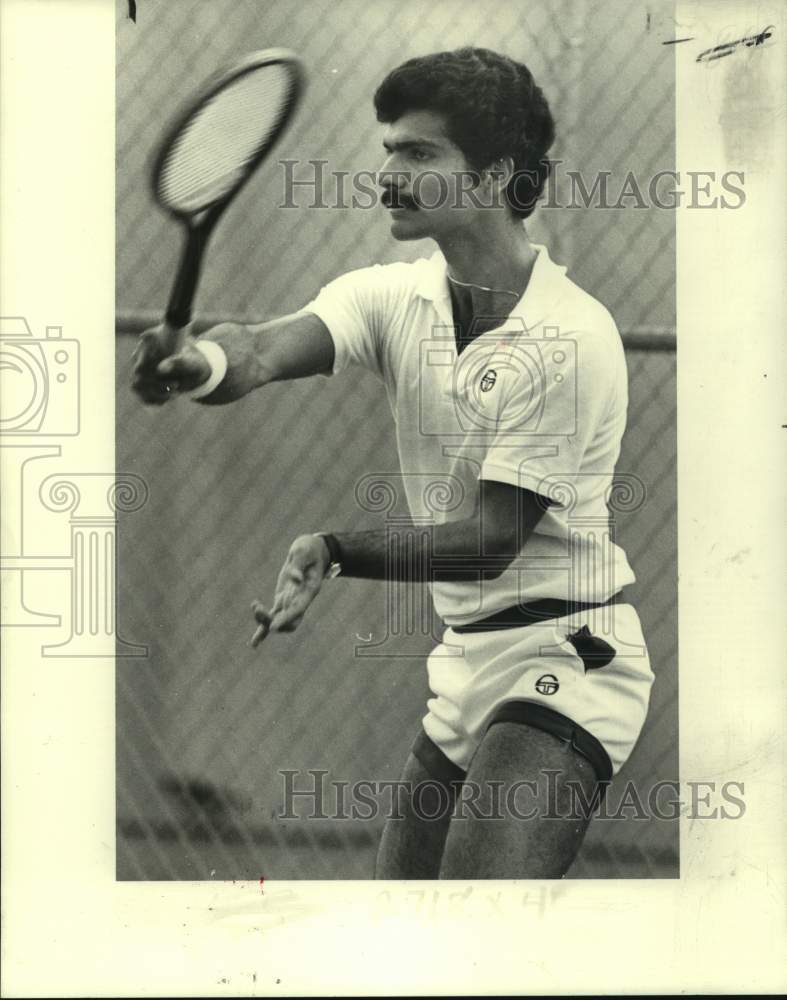 1980 Press Photo Tennis player Burzis Kanga - nos19554- Historic Images