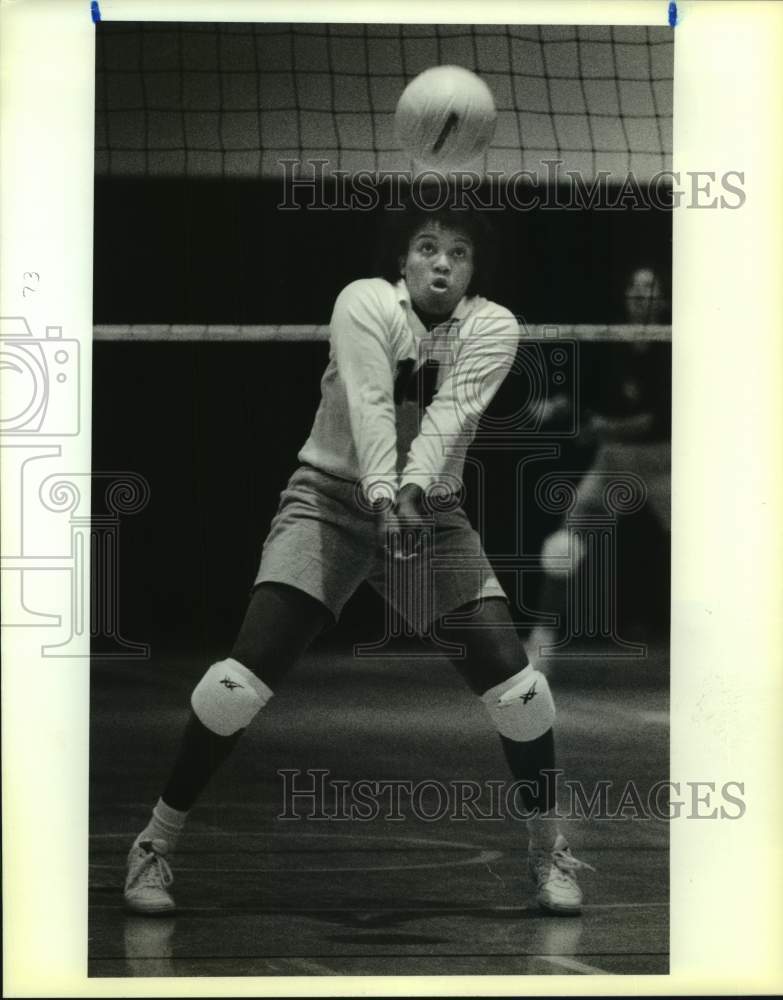 1990 Press Photo Volleyball - Tonya Johnson of LSU - nos19643- Historic Images