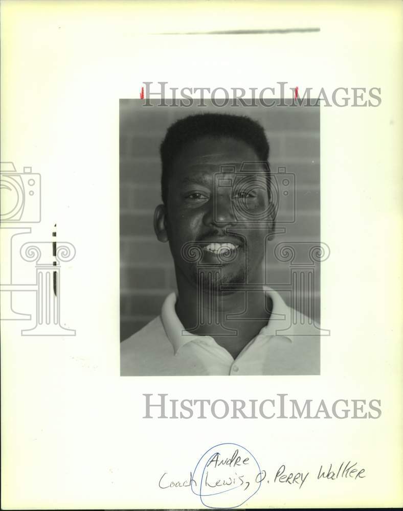 1989 Press Photo Track - O. Perry Walker Coach Andre Lewis - nos19927- Historic Images