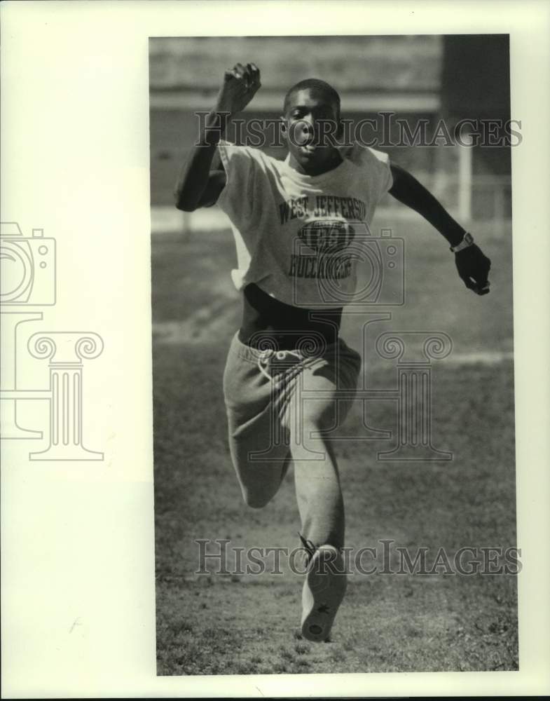 1990 Press Photo Track - Darius Lewis of West Jefferson High Practices- Historic Images