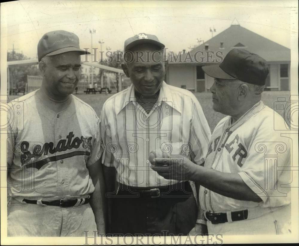 1973 Press Photo Oldtimers Baseball Game Attendees at Wesley Barrow Stadium- Historic Images