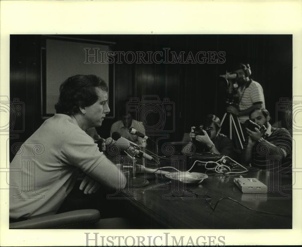 1982 Press Photo New Orleans Saints Quarterback Archie Manning News Conference- Historic Images