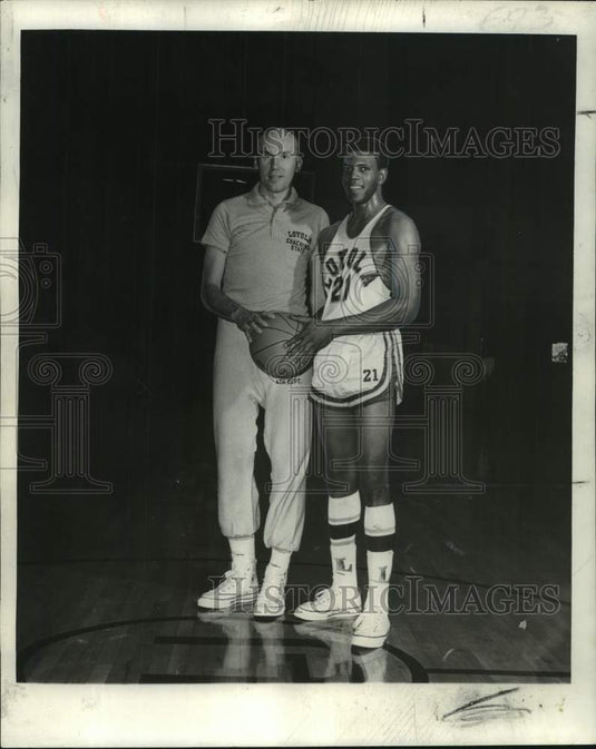 1968 Press Photo Bob Luksta, Loyola basketball coach & Charlie Powell, player- Historic Images