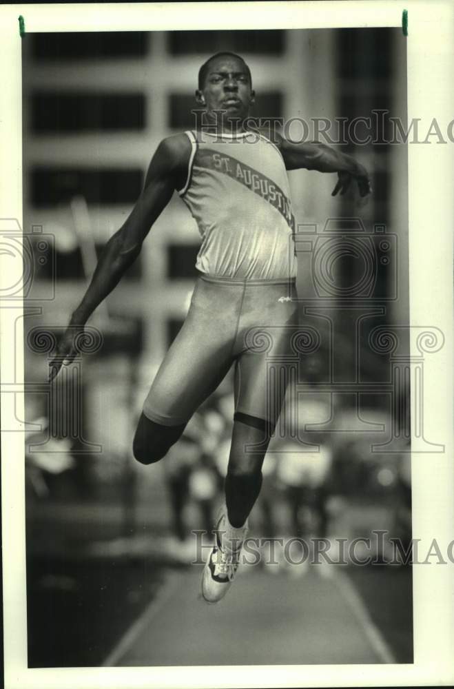 1988 Press Photo St. Augustine High triple jumper Kendall Mabry - nos21652- Historic Images