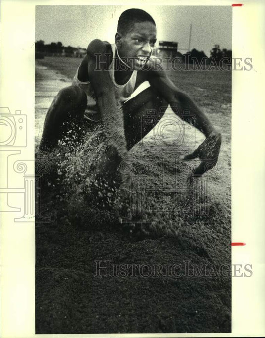 1987 Press Photo New Orleans East triple jumper and long jumper Kendell Mabry- Historic Images