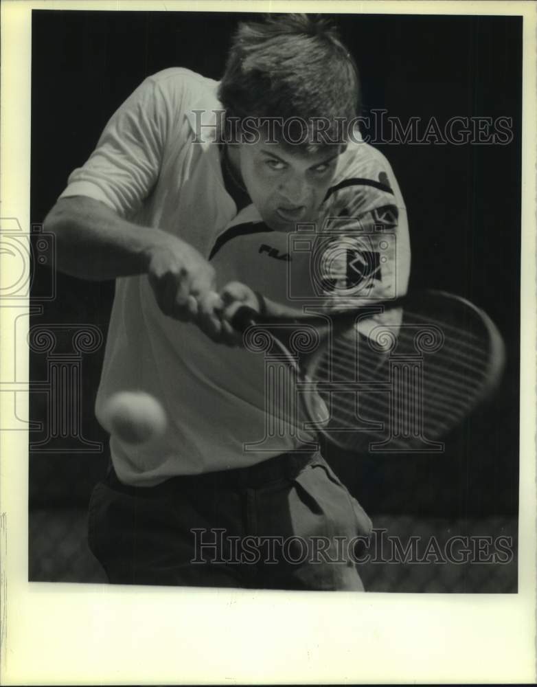 1990 Press Photo Tennis player Kenny Mautner in City Park- Historic Images