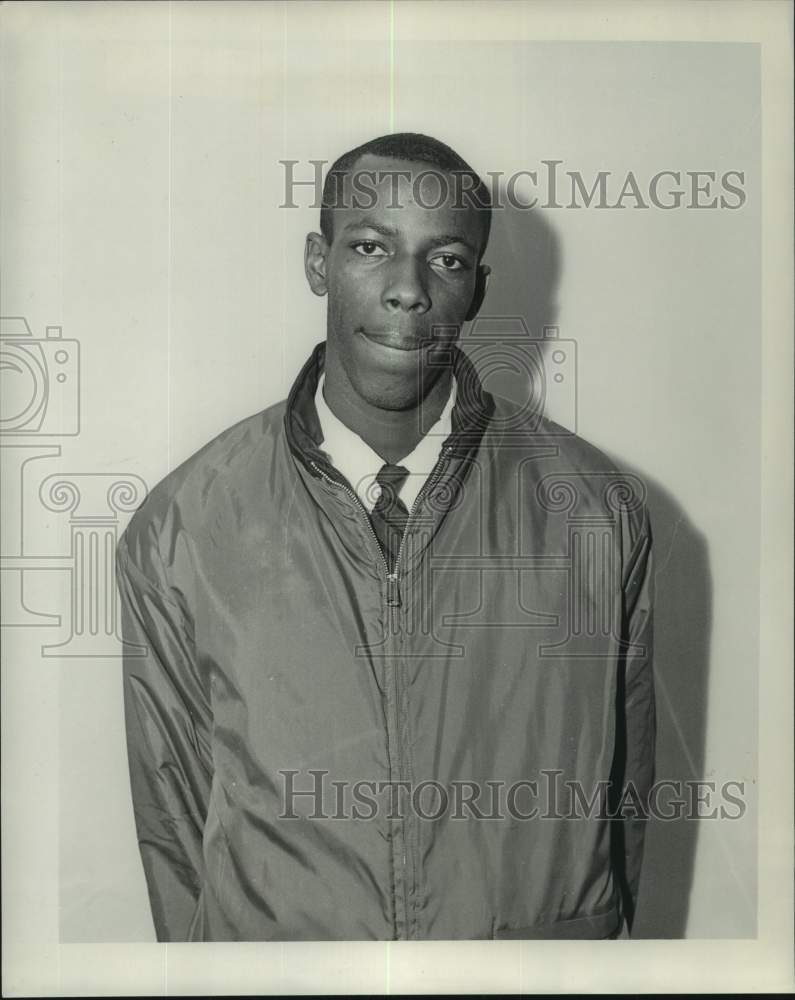 Press Photo Isiah King poses for photo in jacket and tie - nos21798- Historic Images