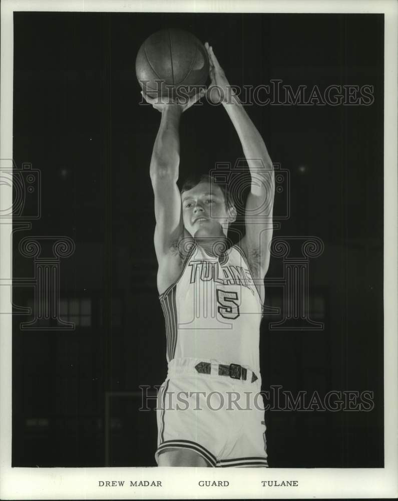 1970 Press Photo Tulane basketball guard Drew Madar shoots the ball - nos21811- Historic Images