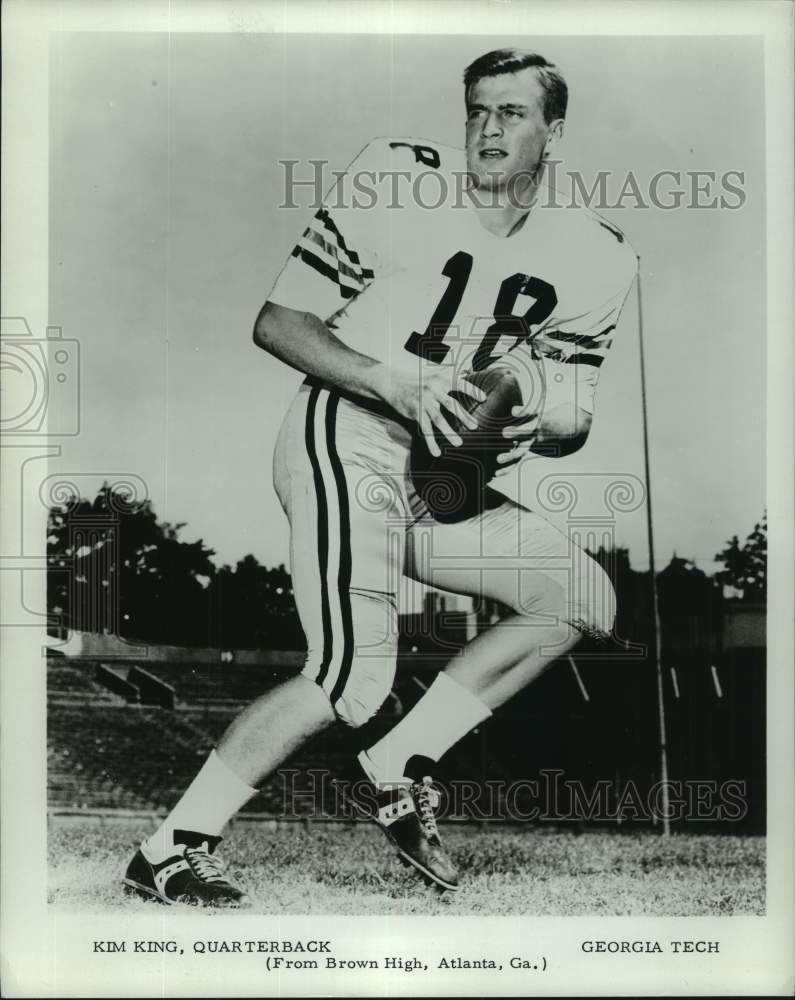 1967 Press Photo Georgia Tech football quarterback Kim King, goes back to throw - Historic Images