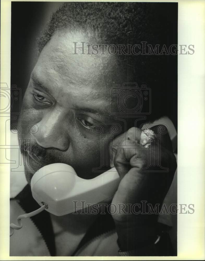 1989 Press Photo Gerald Kimball, head football Southern U - talks on phone- Historic Images