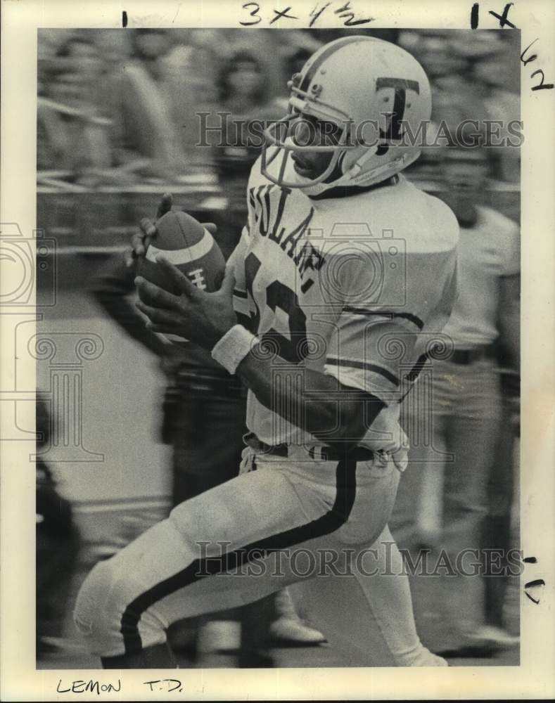 1976 Press Photo Tulane football player Don Lemon runs with the ball in game- Historic Images