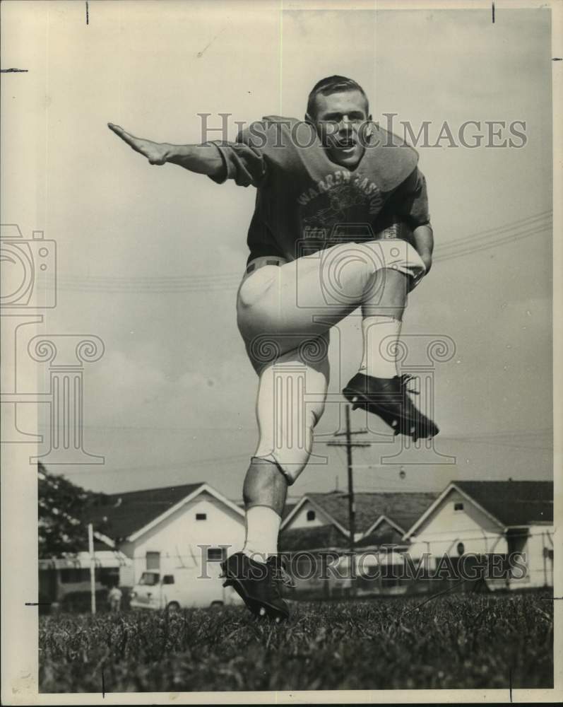 1967 Press Photo Warren Easton football player Walter McCrea poses in stance- Historic Images