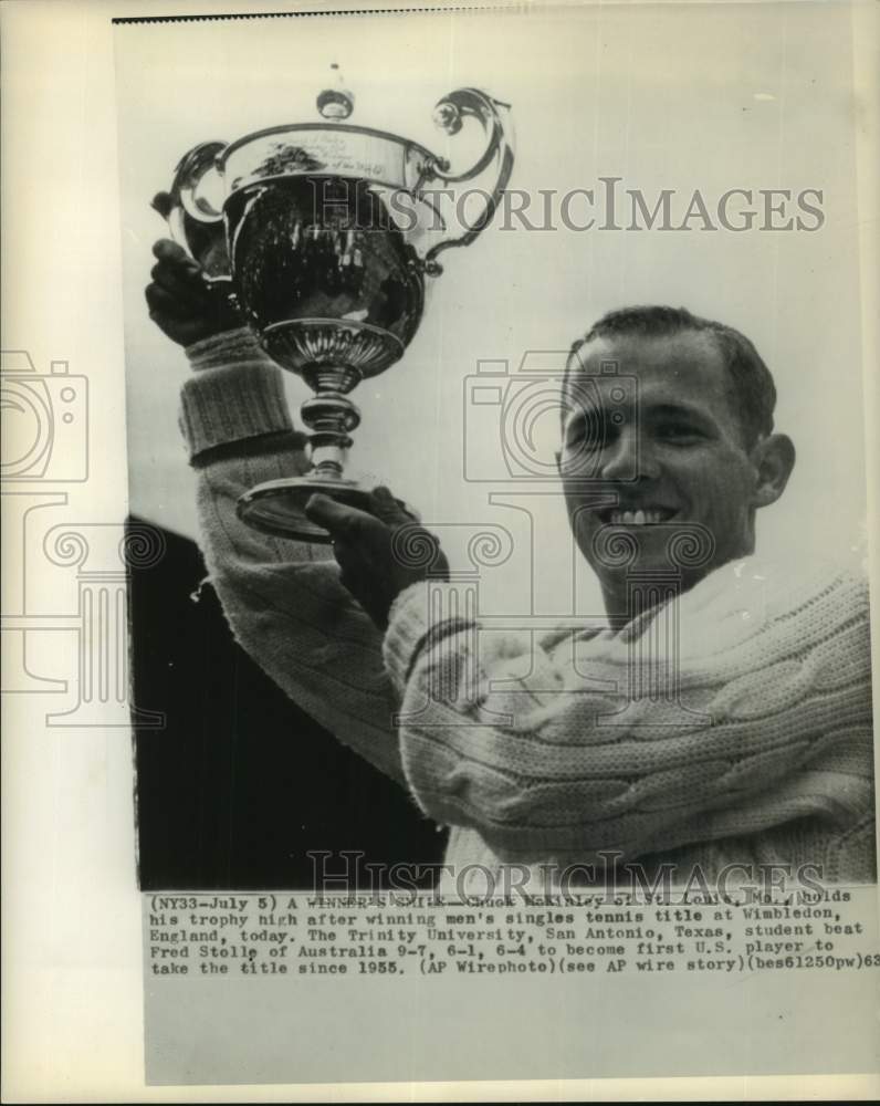 1963 Press Photo Wimbledon Tennis Champ Chuck McKinley holds up trophy- Historic Images