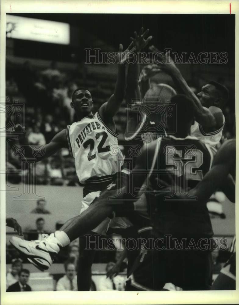 1992 Press Photo Basketball - Michael McDonald &amp; Reggie Garrett of New Orleans- Historic Images