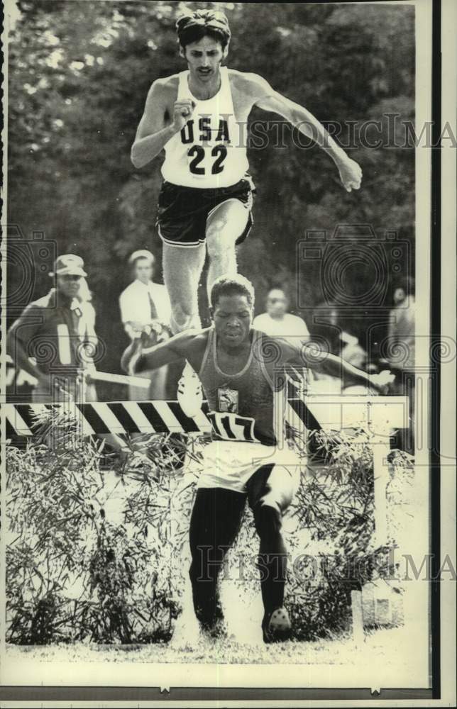 1971 Press Photo Steeplechase runners Mike Manley and Ben Jipcho - Historic Images