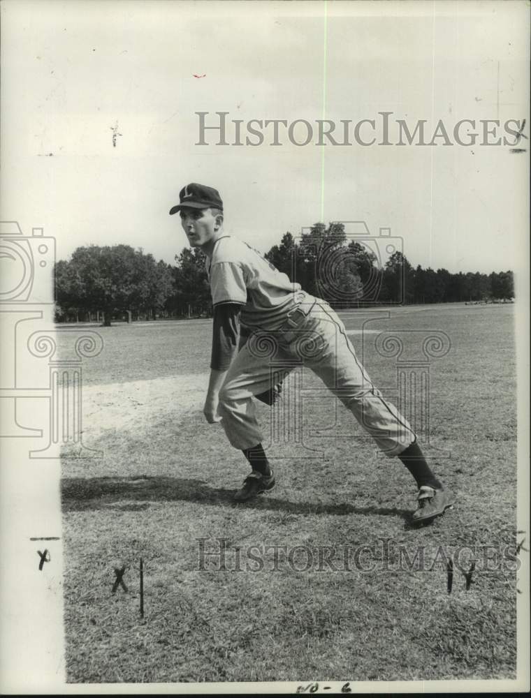 1960 Press Photo A baseball pitcher follows through on his delivery - nos22434- Historic Images